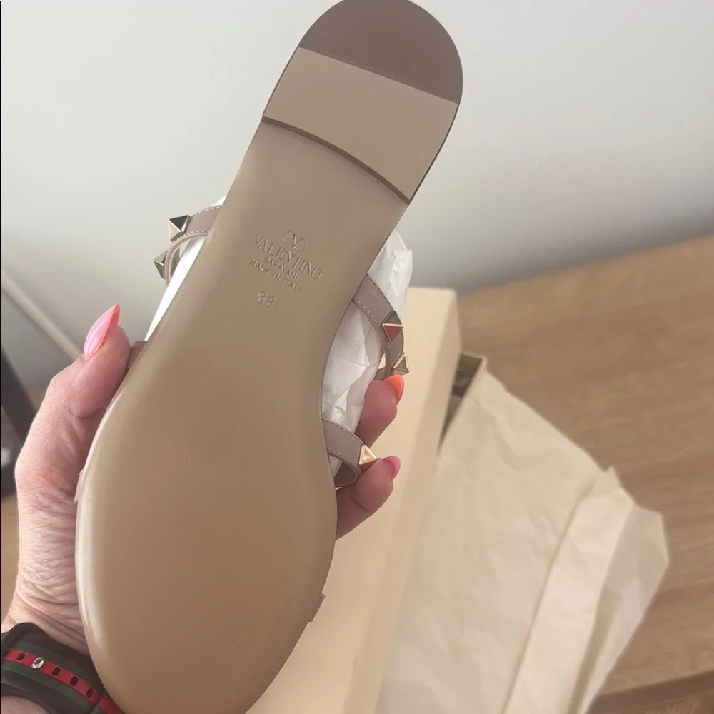 NIB Valentino Rockstud Flat Slide Sandals in Poudre - Picture 4 of 6